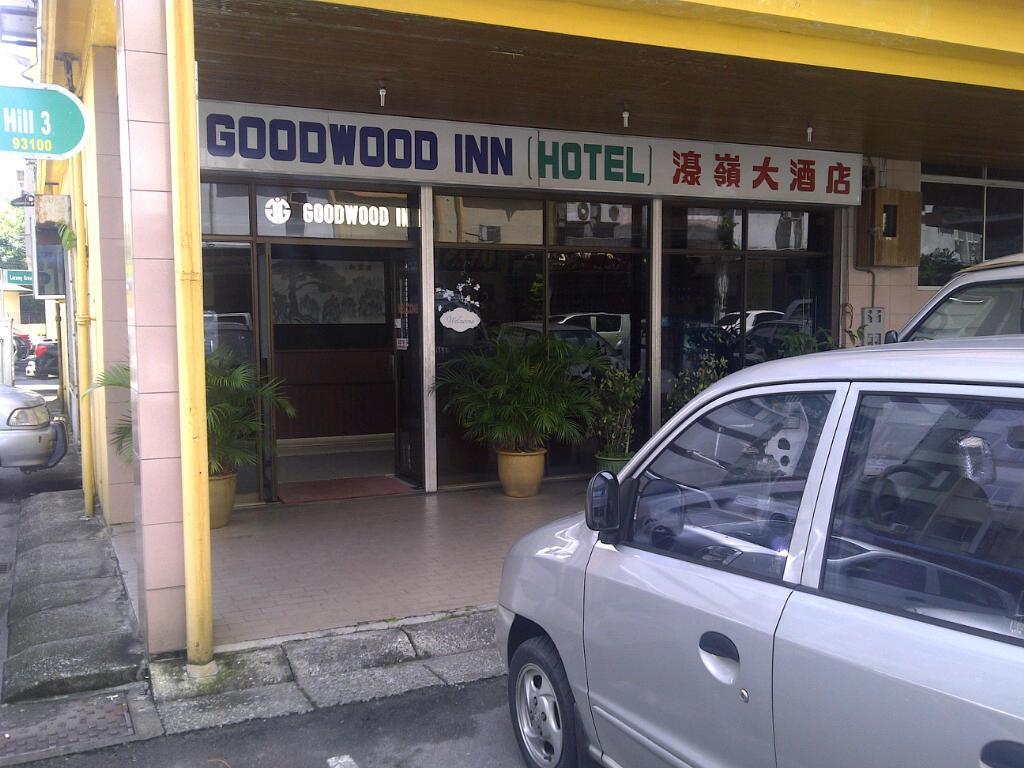 Goodwood Inn Кучинг Екстериор снимка